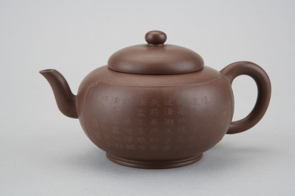 宜兴窑紫砂胎泥绘烹茶图题乾隆御制诗文执壶